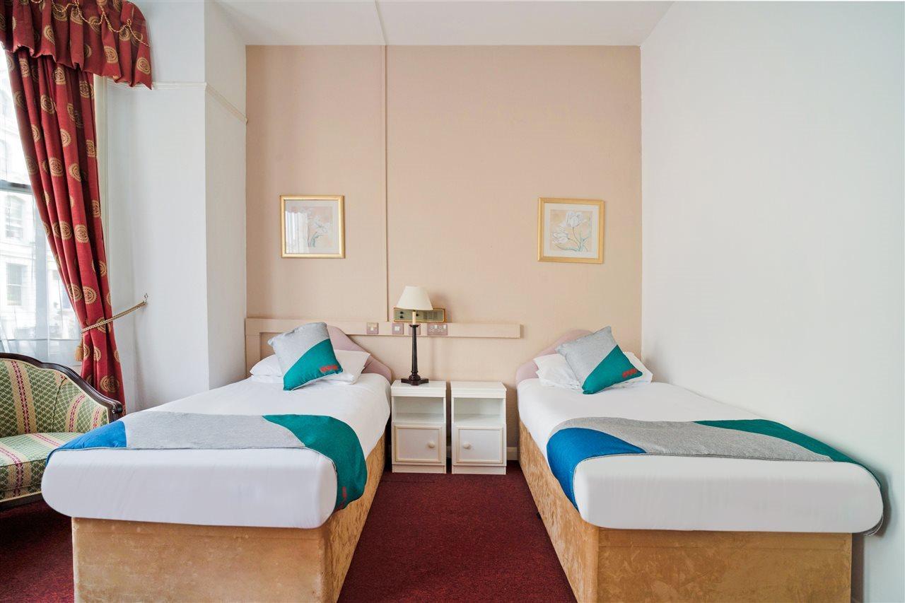Oyo The Palm Court Hotel Eastbourne Ngoại thất bức ảnh