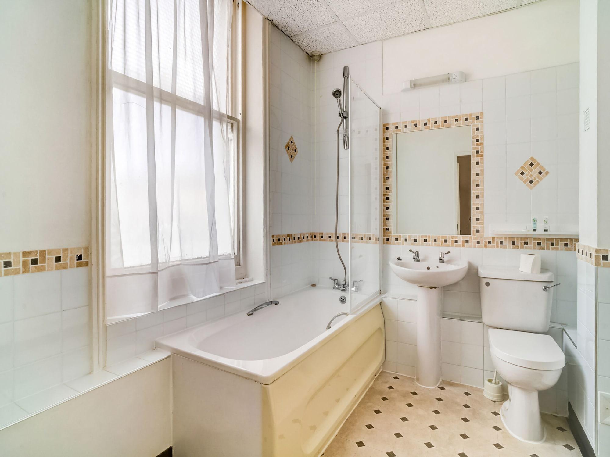 Oyo The Palm Court Hotel Eastbourne Ngoại thất bức ảnh