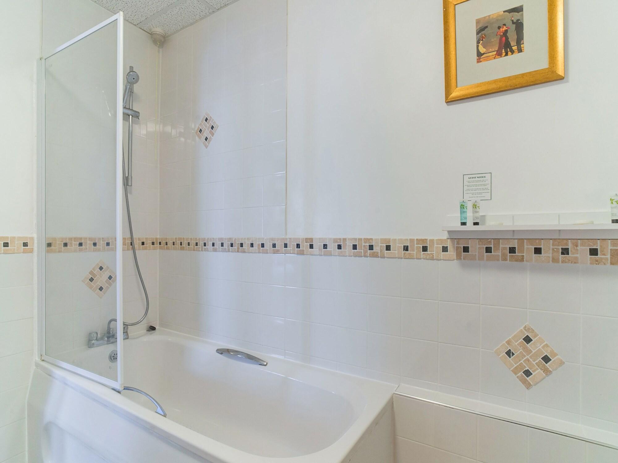 Oyo The Palm Court Hotel Eastbourne Ngoại thất bức ảnh