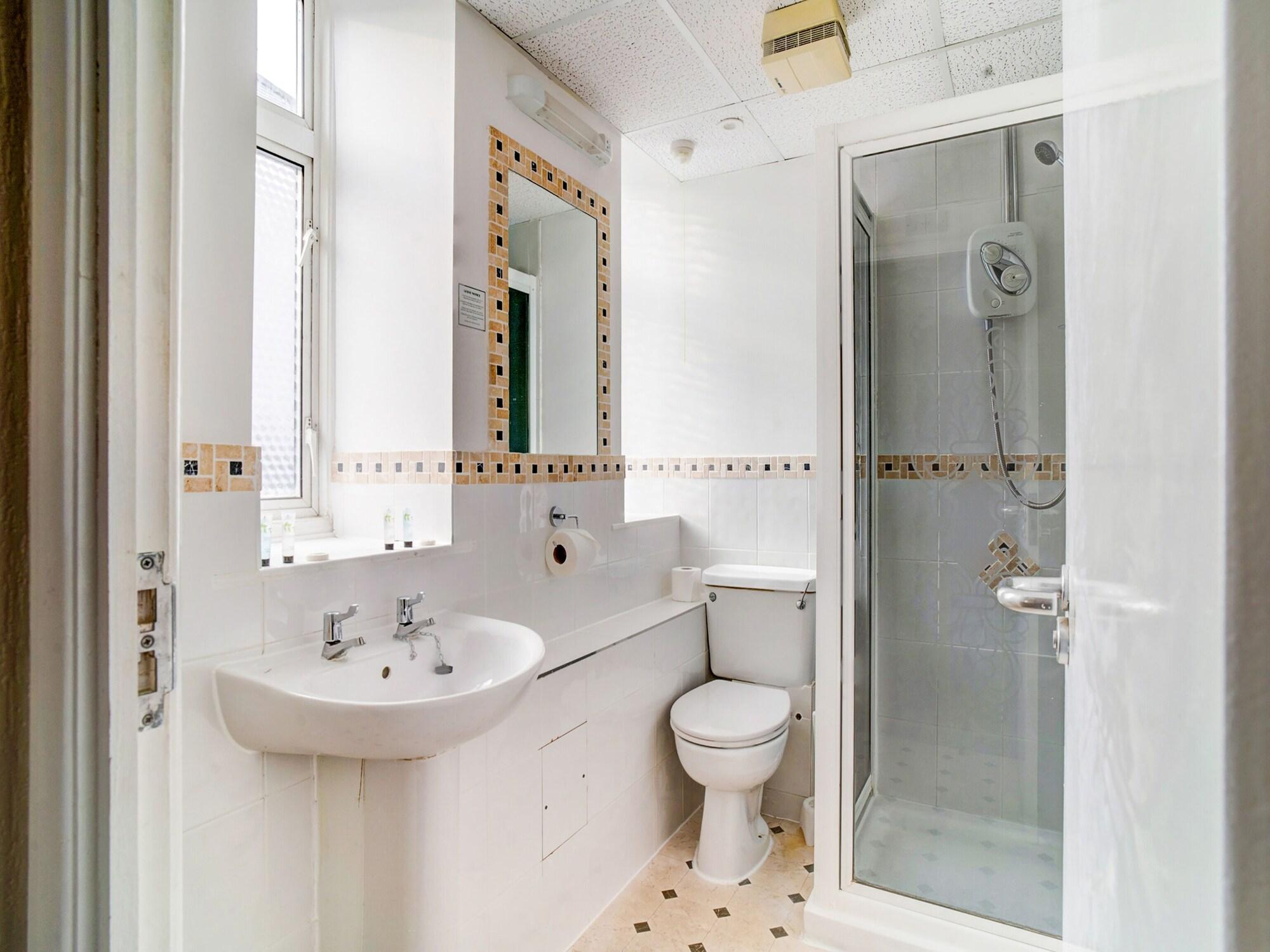 Oyo The Palm Court Hotel Eastbourne Ngoại thất bức ảnh