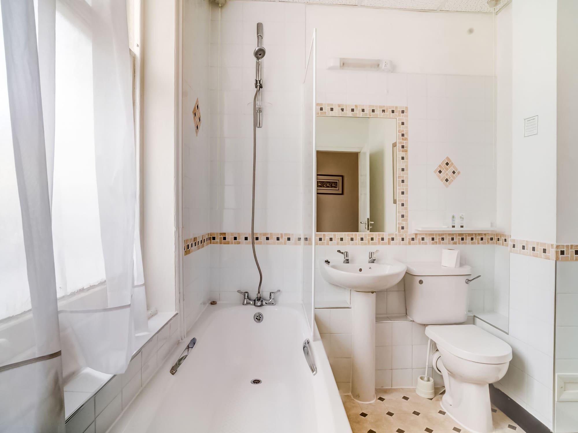 Oyo The Palm Court Hotel Eastbourne Ngoại thất bức ảnh
